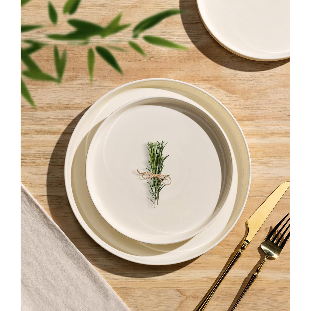 TheTerra Ceramic Dinnerware Sets for 8, 24 Pieces Porcelain Lightweight Plates and Bowls Sets, Scratch Resistant Dish Set, Oven & Microwave & Dishwasher Safe, Beige