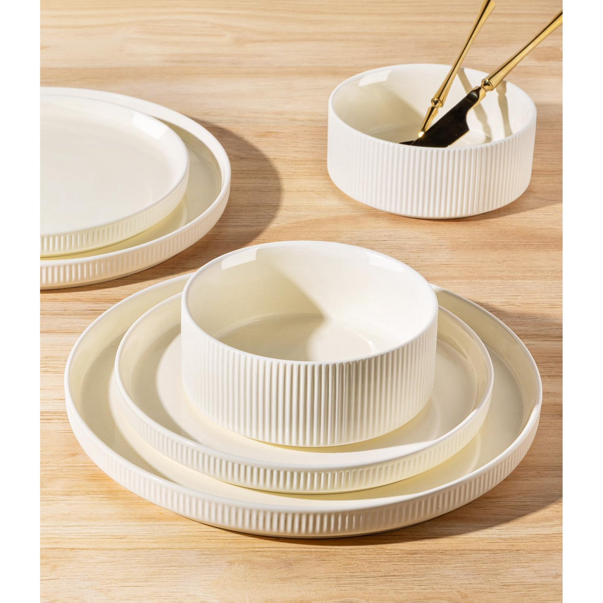 TheTerra Ceramic Dinnerware Sets for 6, 18 Pieces Porcelain Lightweight Plates and Bowls Sets, Scratch Resistant Dish Set, Oven & Microwave & Dishwasher Safe, Beige