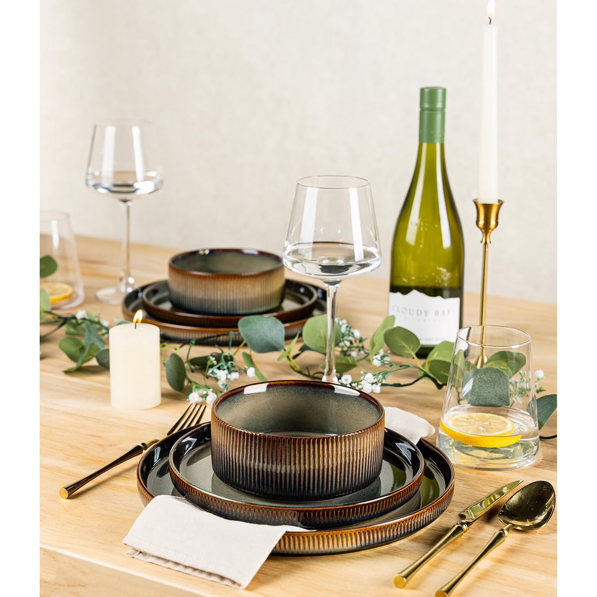 TheTerra Ceramic Dinnerware Sets for 6, 18 Pieces Porcelain Lightweight Speckled Plates and Bowls Sets, Scratch Resistant Dish Set, Oven & Microwave & Dishwasher Safe, Coca Mocha