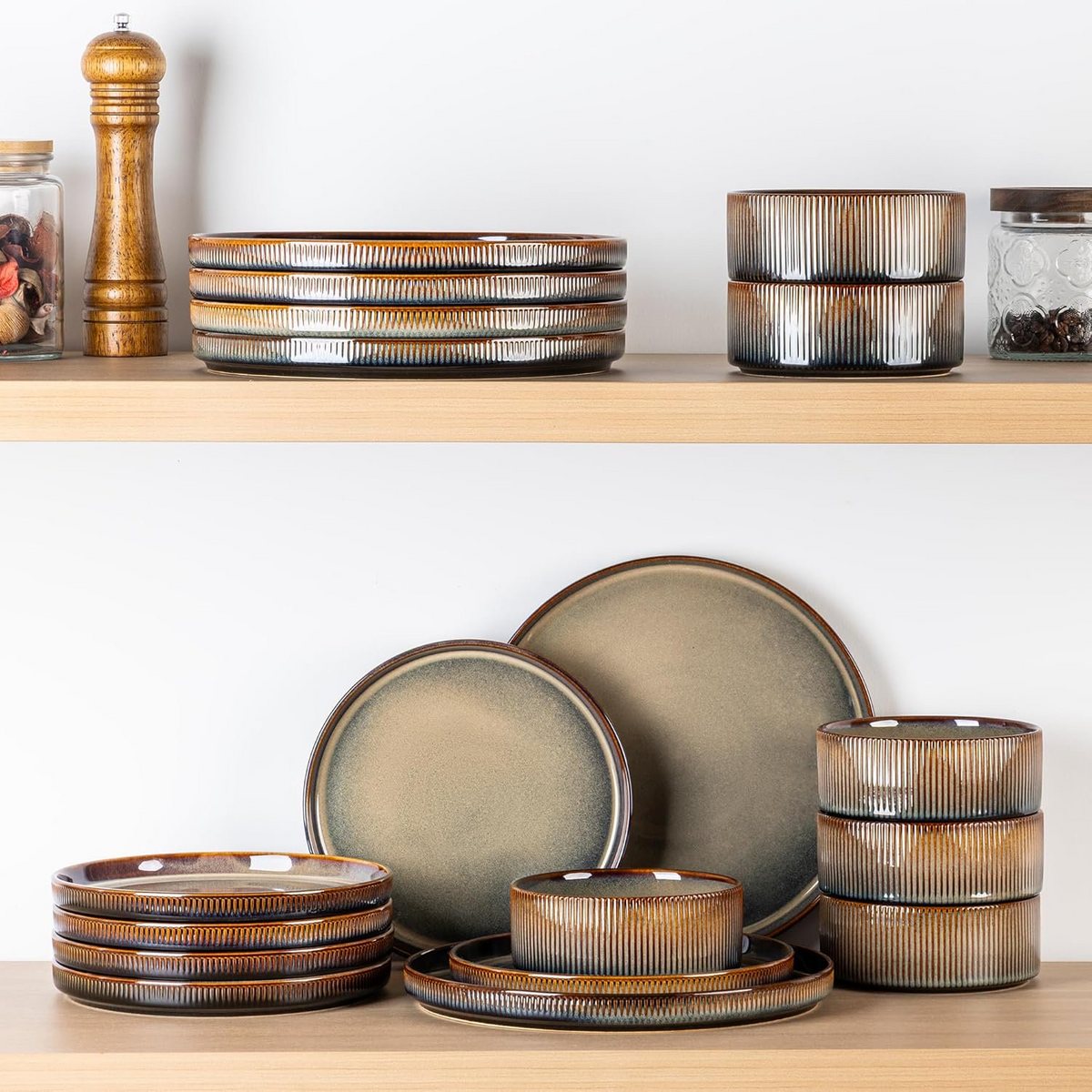 TheTerra Ceramic Dinnerware Sets for 6, 18 Pieces Porcelain Lightweight Speckled Plates and Bowls Sets, Scratch Resistant Dish Set, Oven & Microwave & Dishwasher Safe, Coca Mocha
