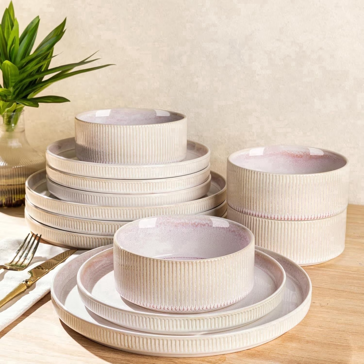 TheTerra Ceramic Dinnerware Sets for 4, 12 Pieces Porcelain Lightweight Plates and Bowls Sets, Scratch Resistant Dish Set, Oven &amp; Microwave &amp; Dishwasher Safe, Primrose Pink