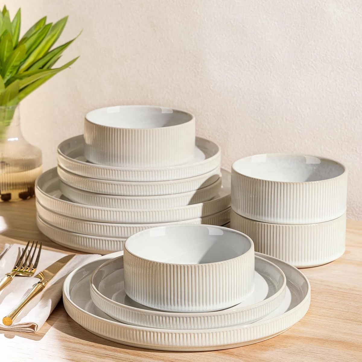 TheTerra Ceramic Dinnerware Sets for 4, 12 Pieces Porcelain Lightweight Plates and Bowls Sets, Scratch Resistant Dish Set, Oven & Microwave & Dishwasher Safe-Reactive White