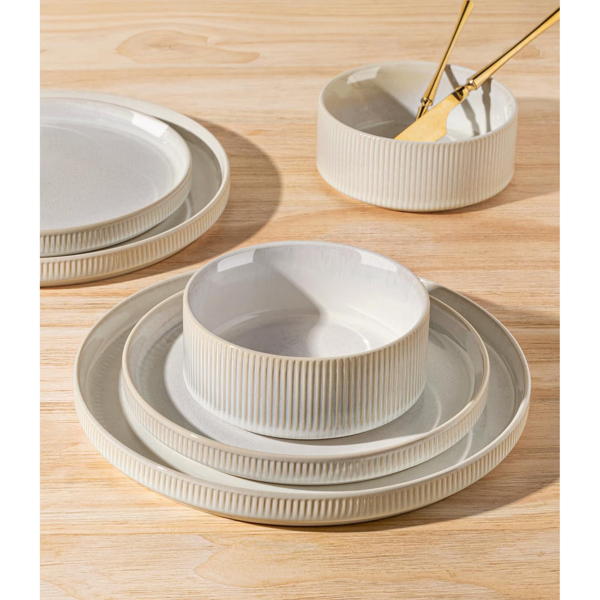 TheTerra Ceramic Dinnerware Sets for 4, 12 Pieces Porcelain Lightweight Plates and Bowls Sets, Scratch Resistant Dish Set, Oven & Microwave & Dishwasher Safe-Reactive White